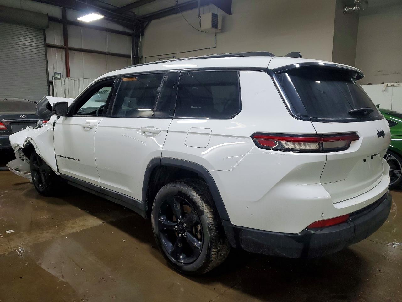 2023 JEEP GRAND CHEROKEE L LAREDO photo 2