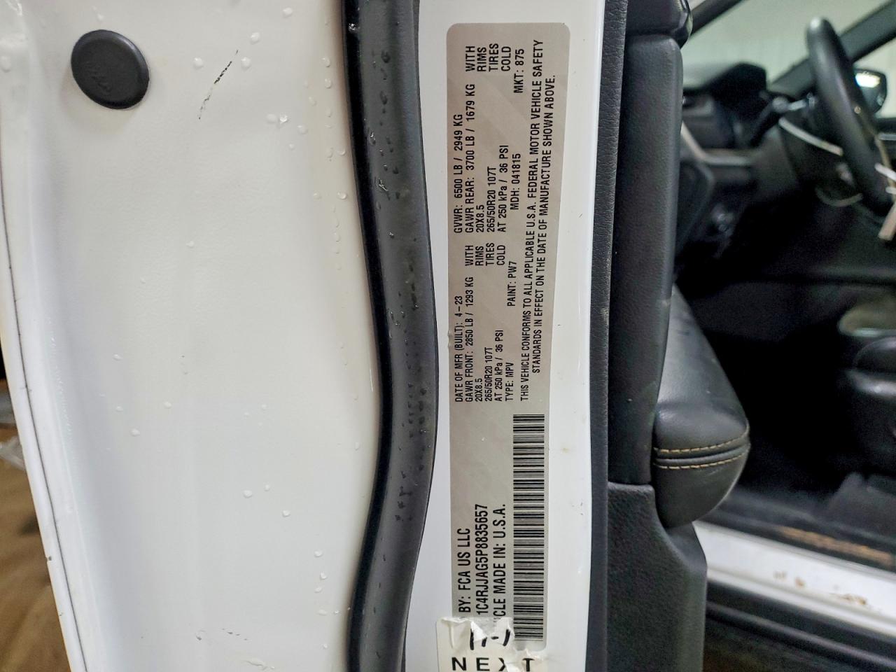 2023 JEEP GRAND CHEROKEE L LAREDO photo 13