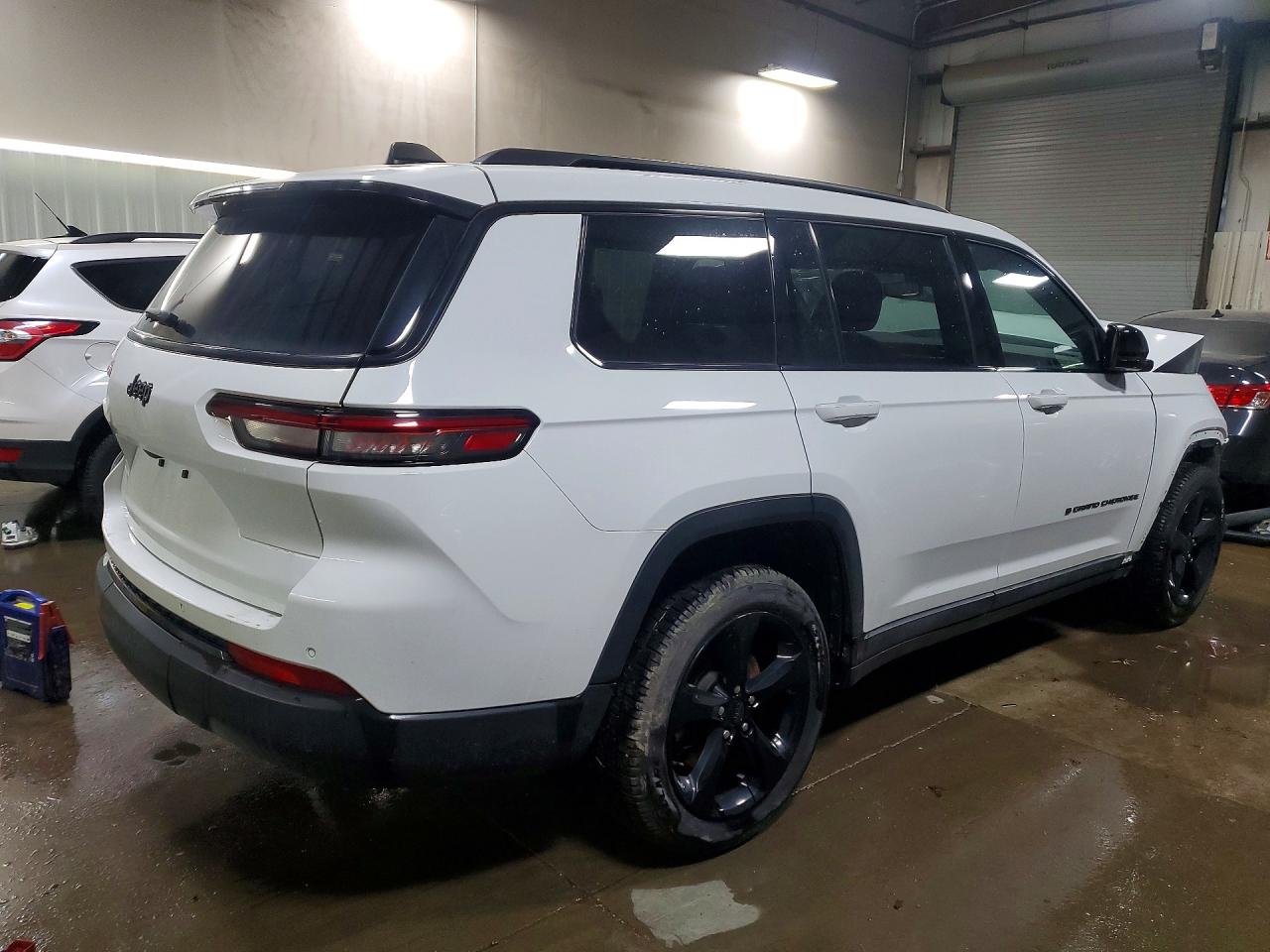 2023 JEEP GRAND CHEROKEE L LAREDO photo 3