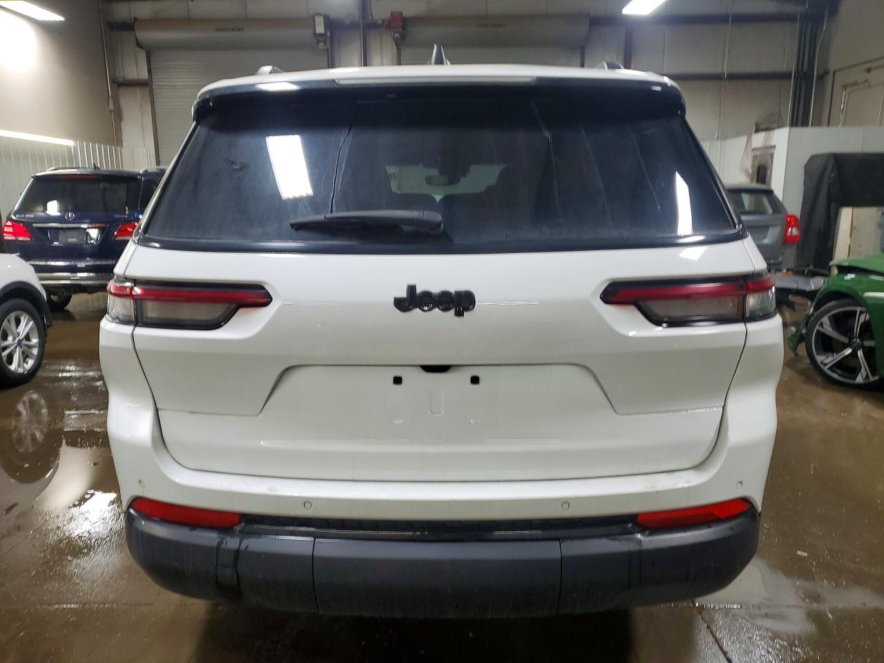 2023 JEEP GRAND CHEROKEE L LAREDO photo 6