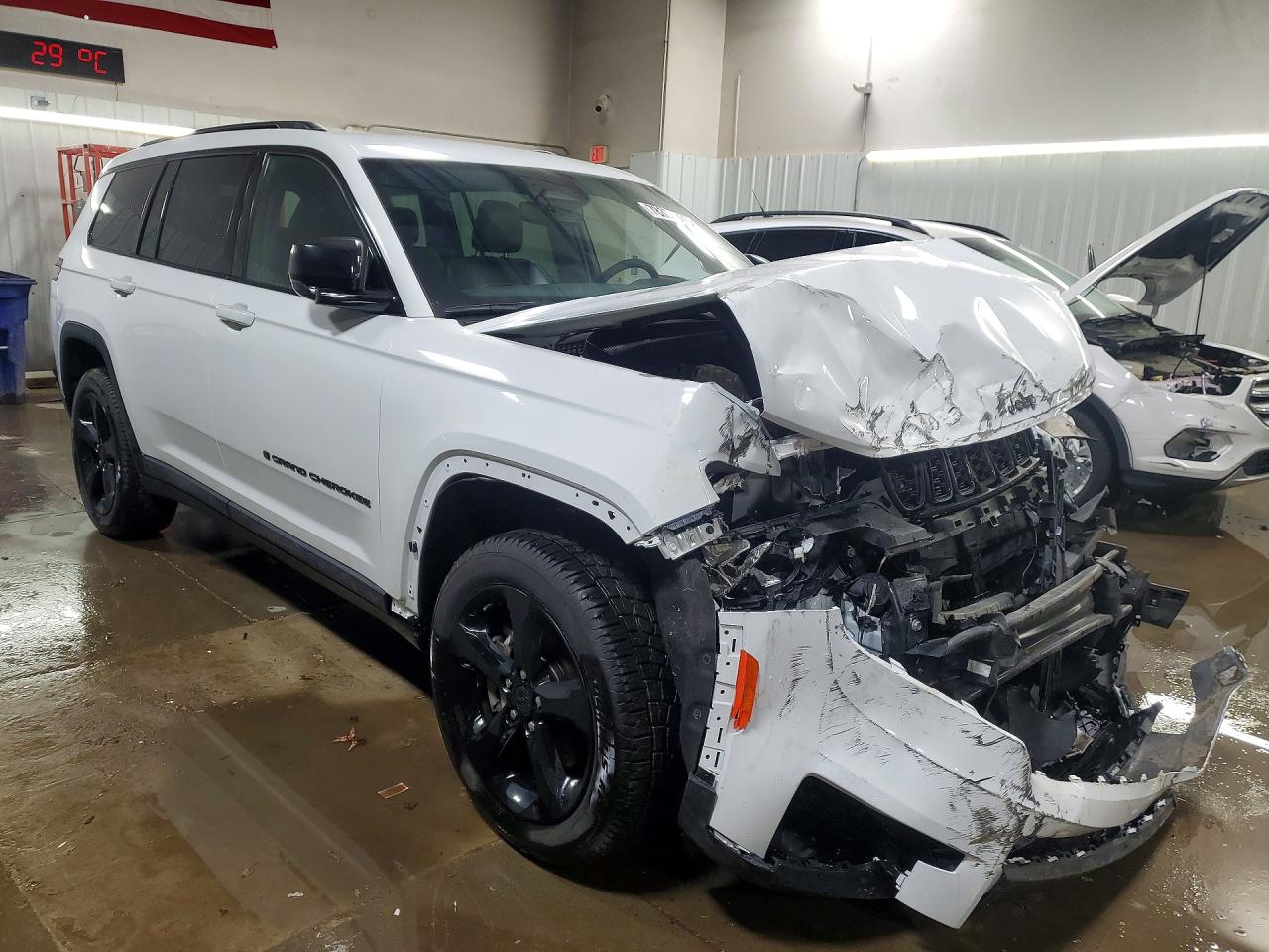 2023 JEEP GRAND CHEROKEE L LAREDO photo 4