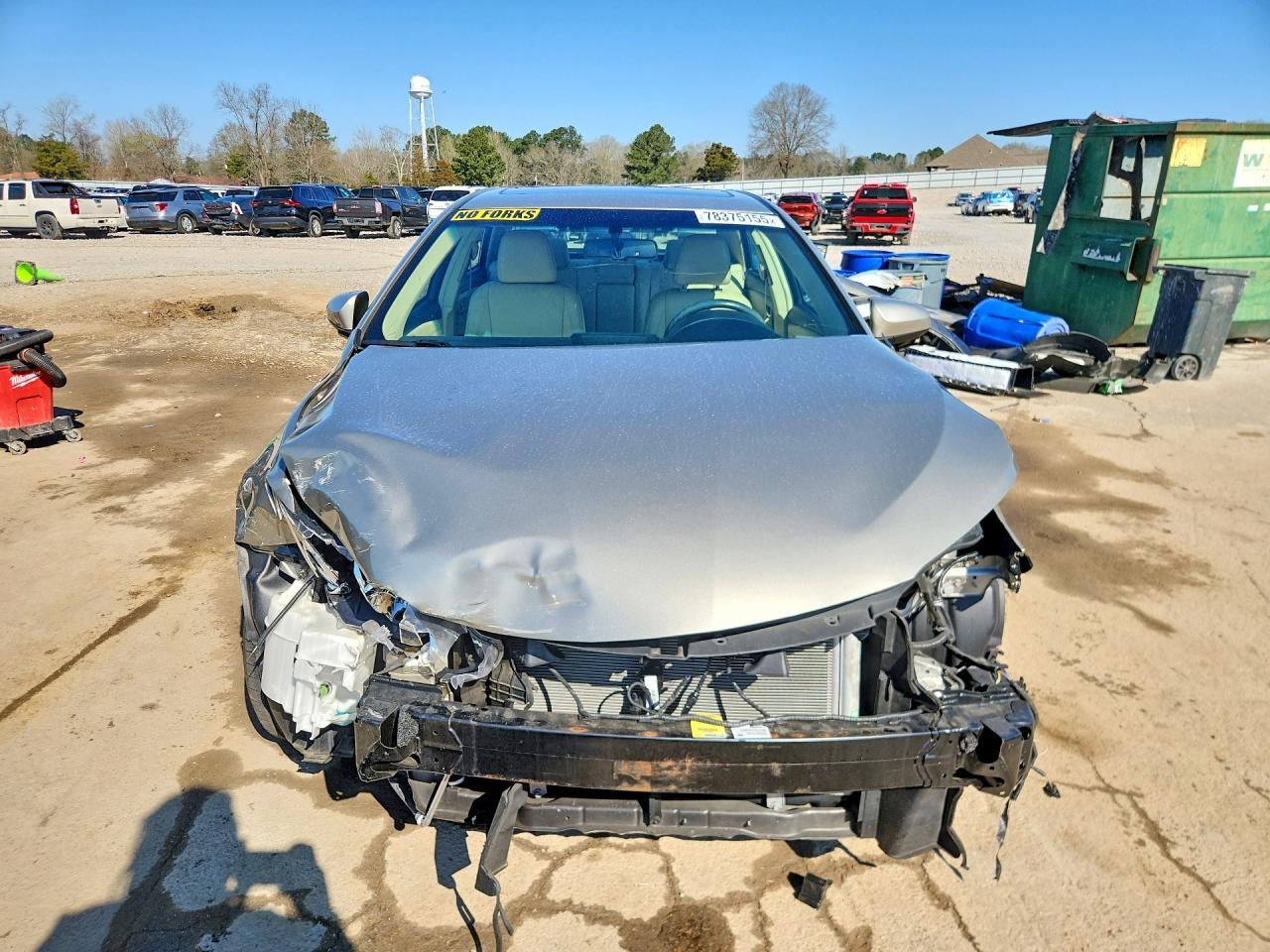 2015 TOYOTA CAMRY XLE photo 13