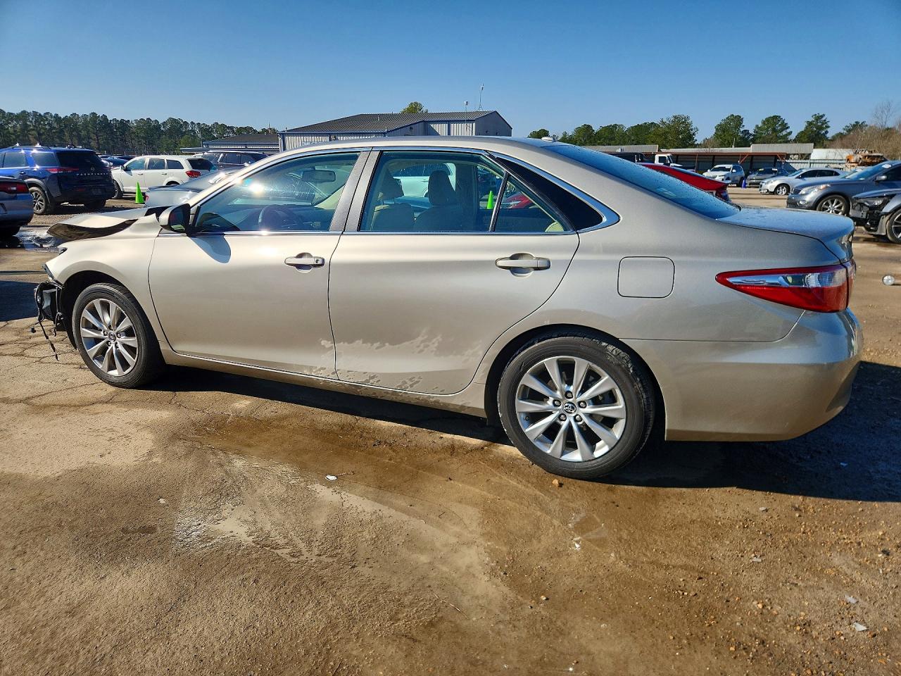 2015 TOYOTA CAMRY XLE photo 4
