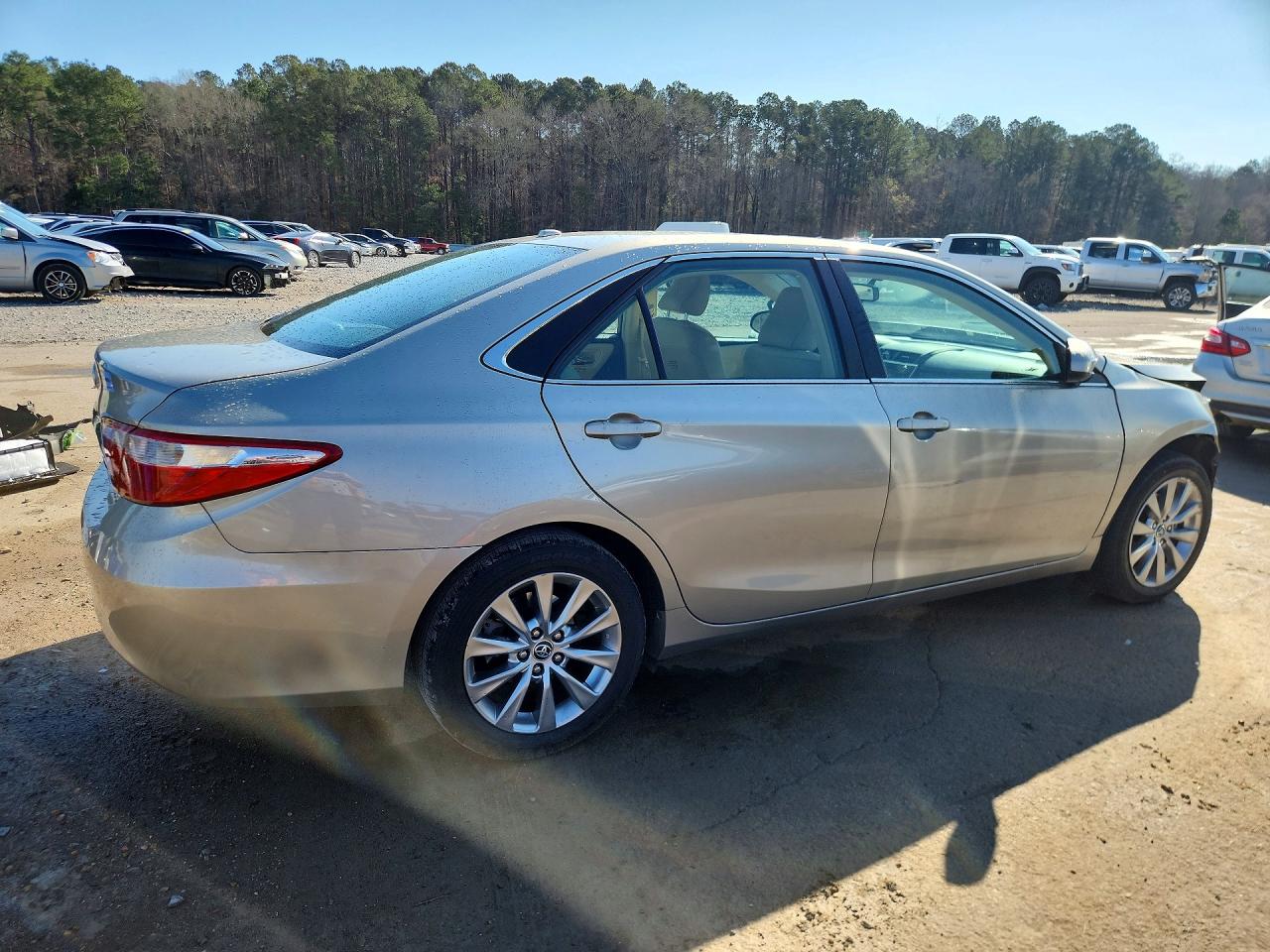 2015 TOYOTA CAMRY XLE photo 7