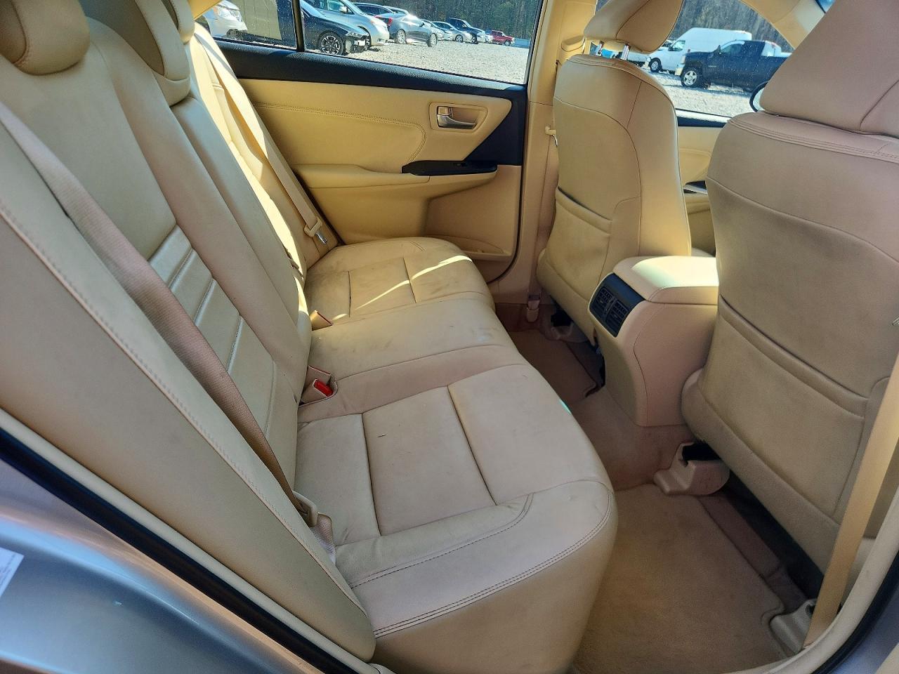 2015 TOYOTA CAMRY XLE photo 28