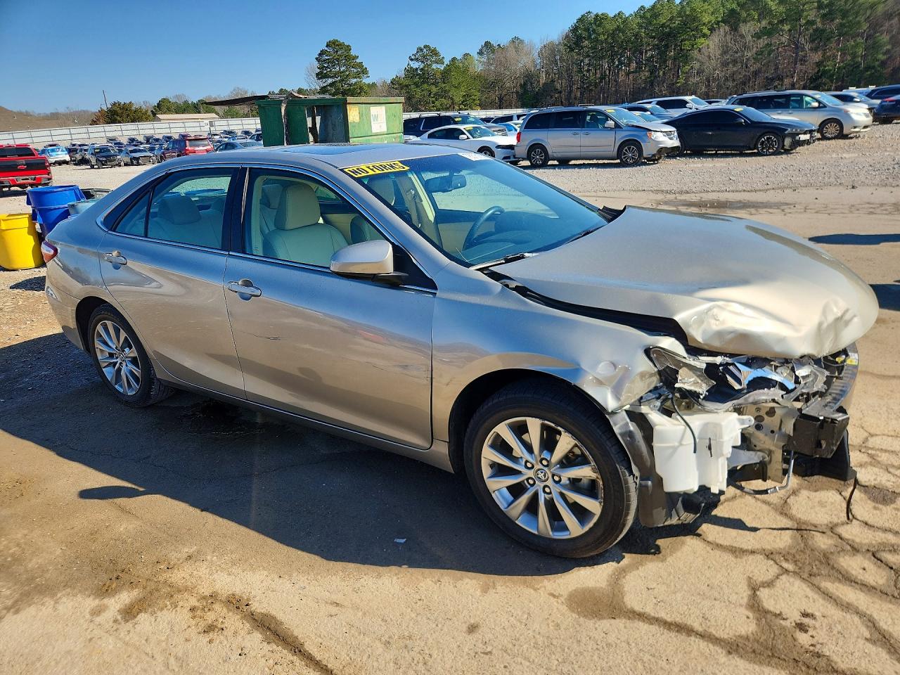 2015 TOYOTA CAMRY XLE photo 10