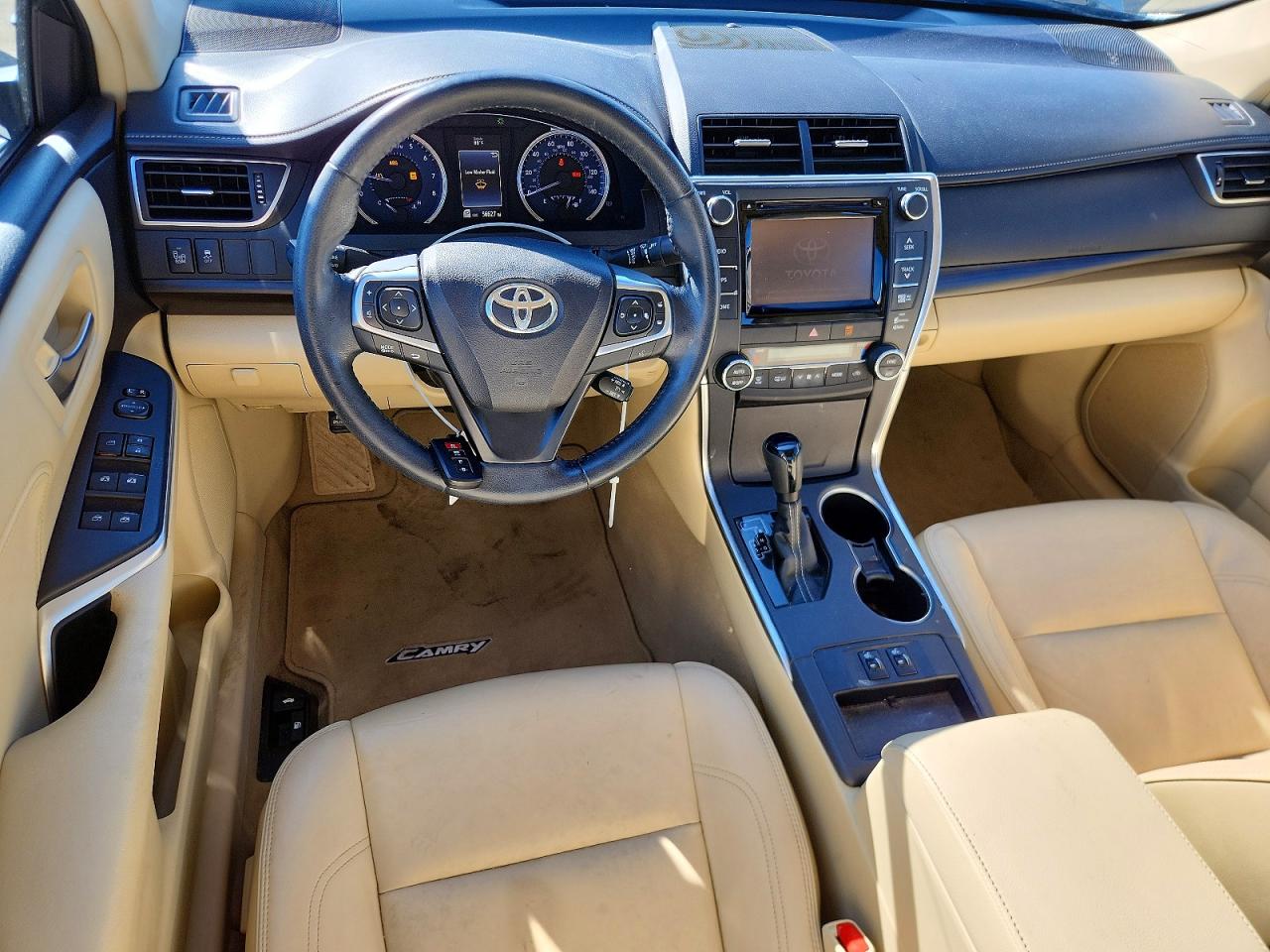 2015 TOYOTA CAMRY XLE photo 22
