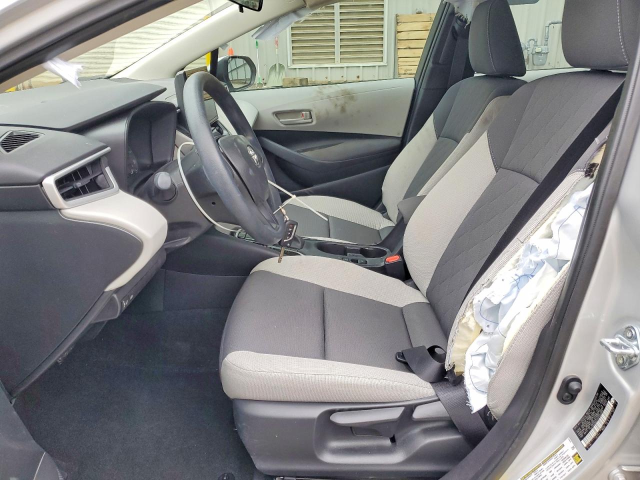 2025 TOYOTA COROLLA LE photo 13