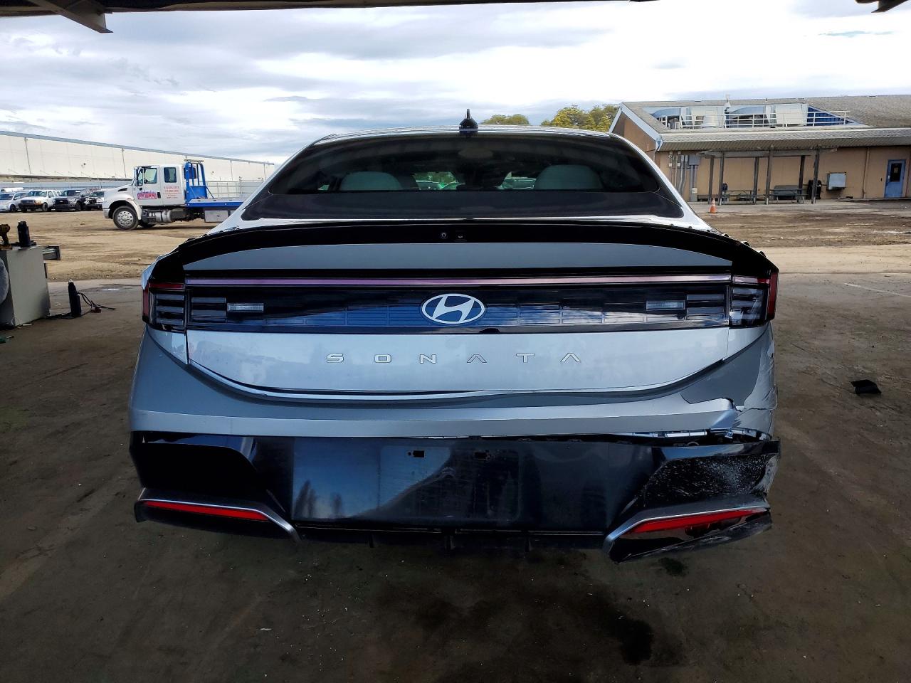2025 HYUNDAI SONATA SEL photo 6