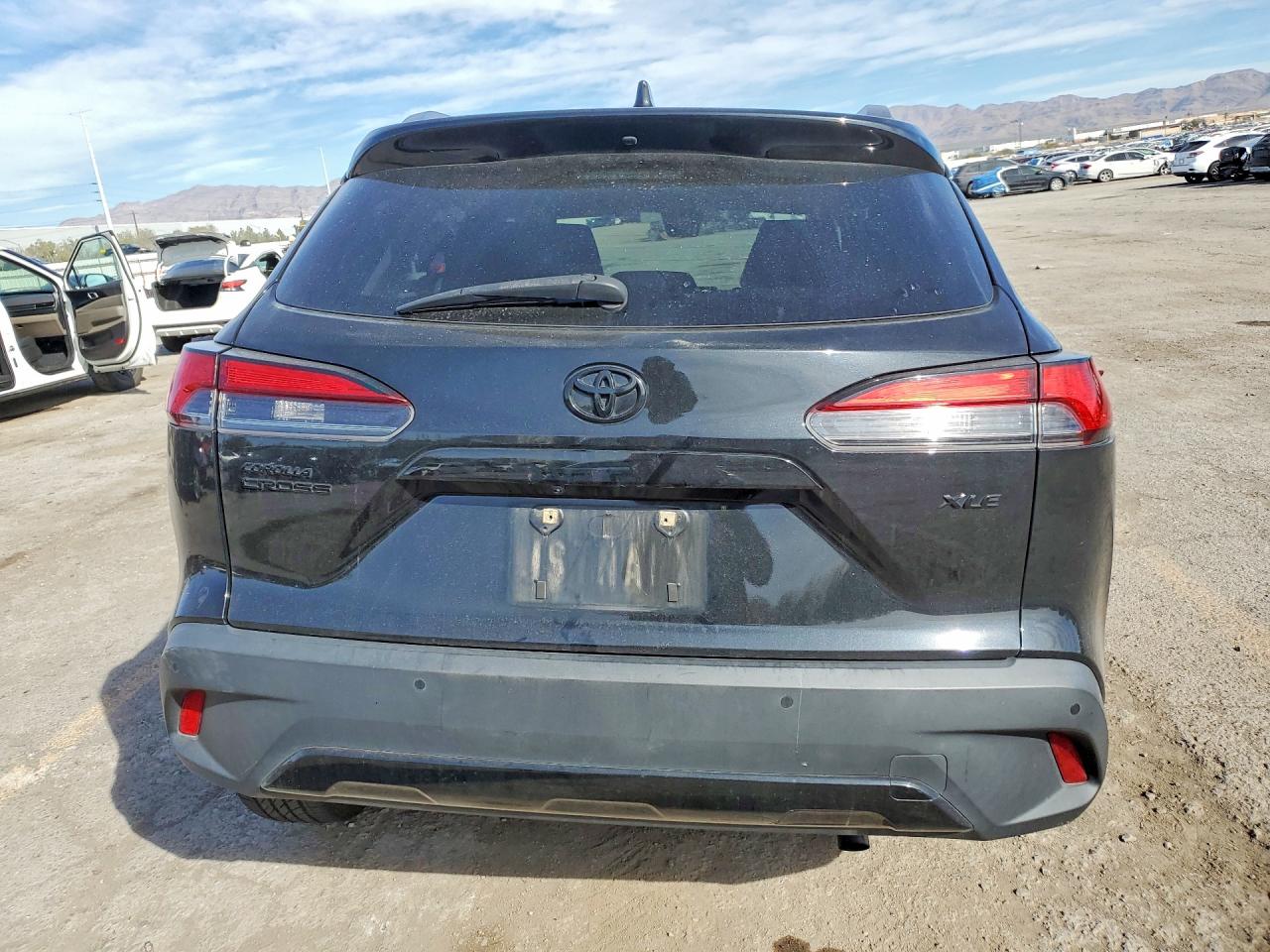 2022 TOYOTA COROLLA CROSS XLE photo 6