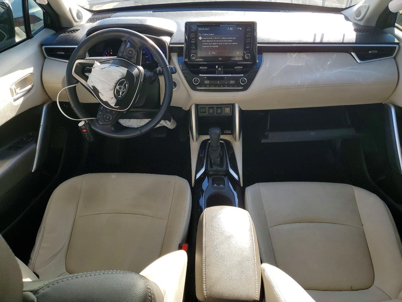 2022 TOYOTA COROLLA CROSS XLE photo 8