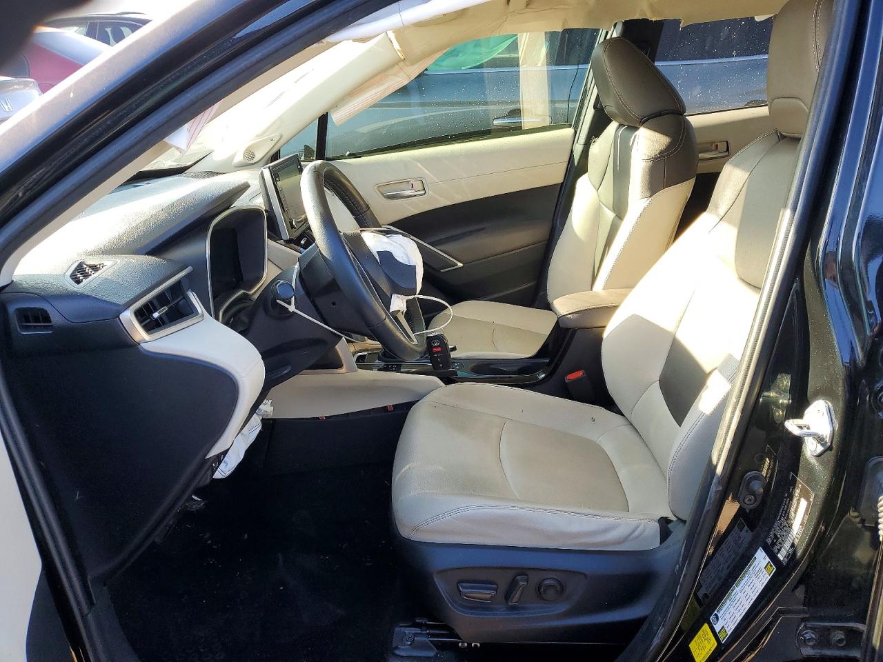 2022 TOYOTA COROLLA CROSS XLE photo 7