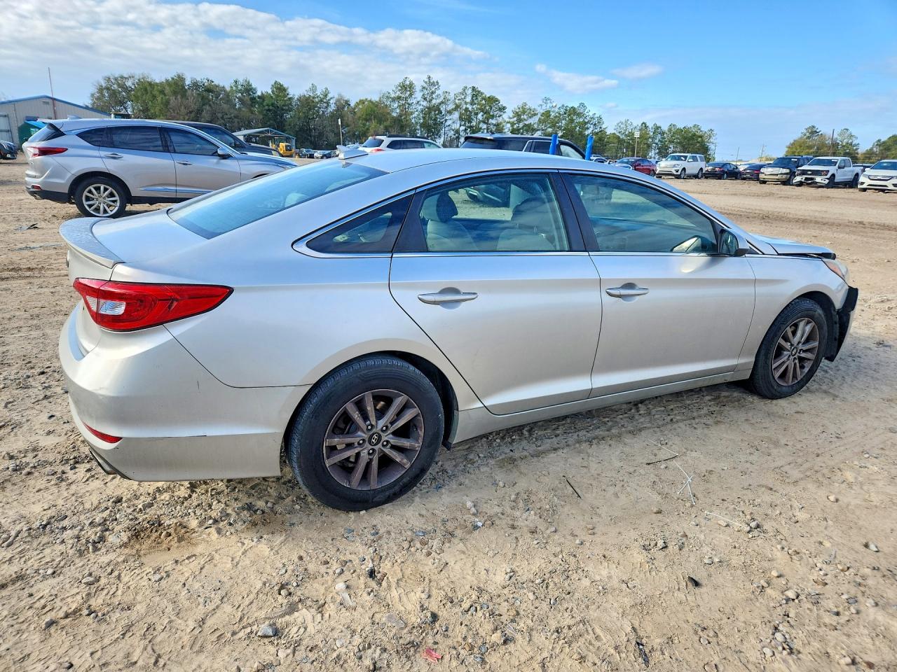 2015 HYUNDAI SONATA SE photo 9