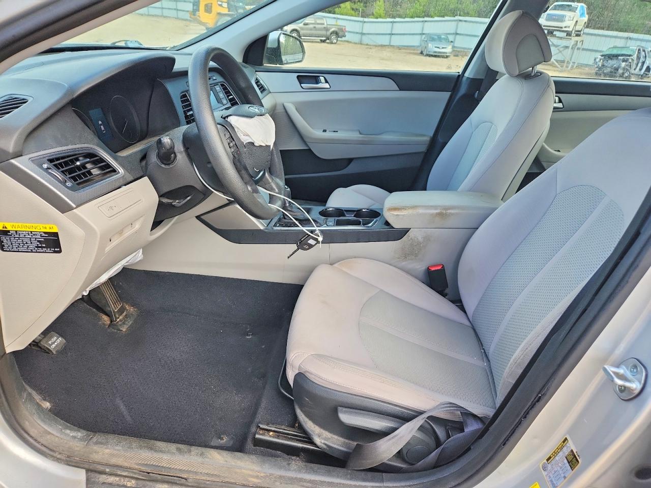 2015 HYUNDAI SONATA SE photo 25