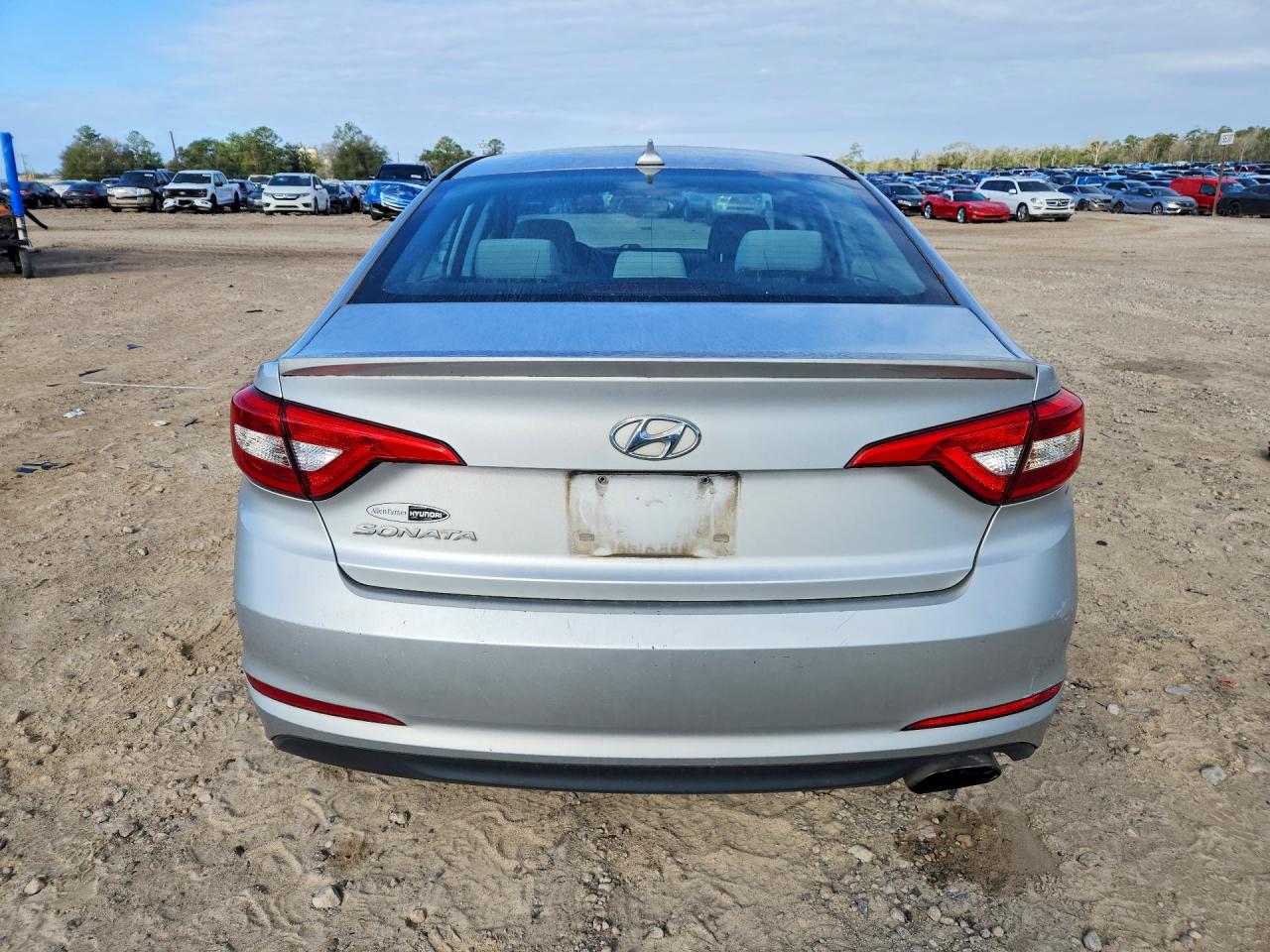 2015 HYUNDAI SONATA SE photo 21