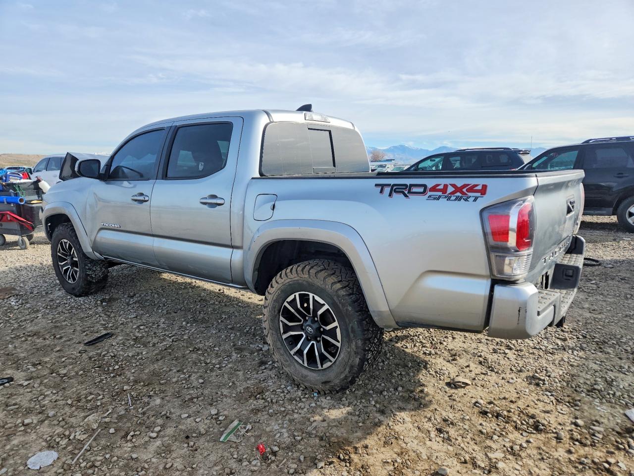 2022 TOYOTA TACOMA TRD SPORT photo 3