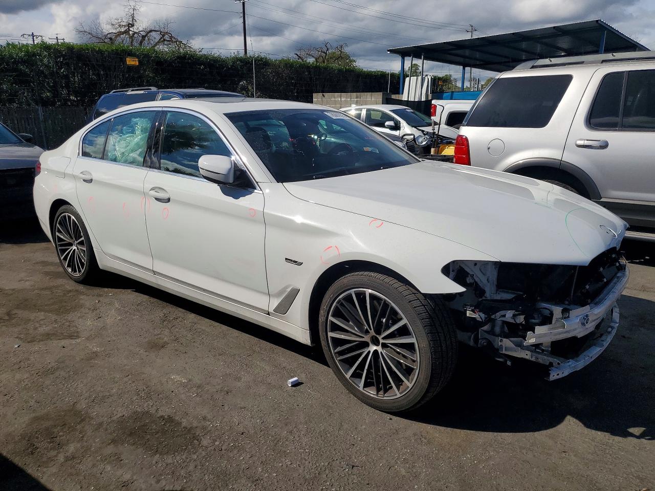 2022 BMW 530E photo 4