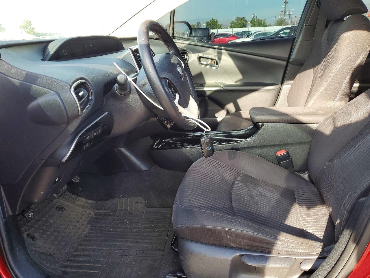 2017 TOYOTA PRIUS THREE photo 7