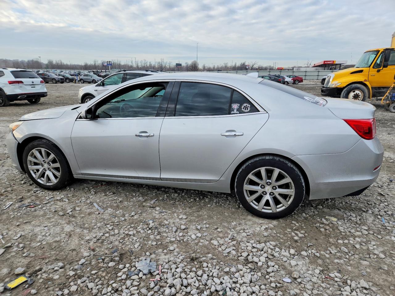 2013 CHEVROLET MALIBU photo 2