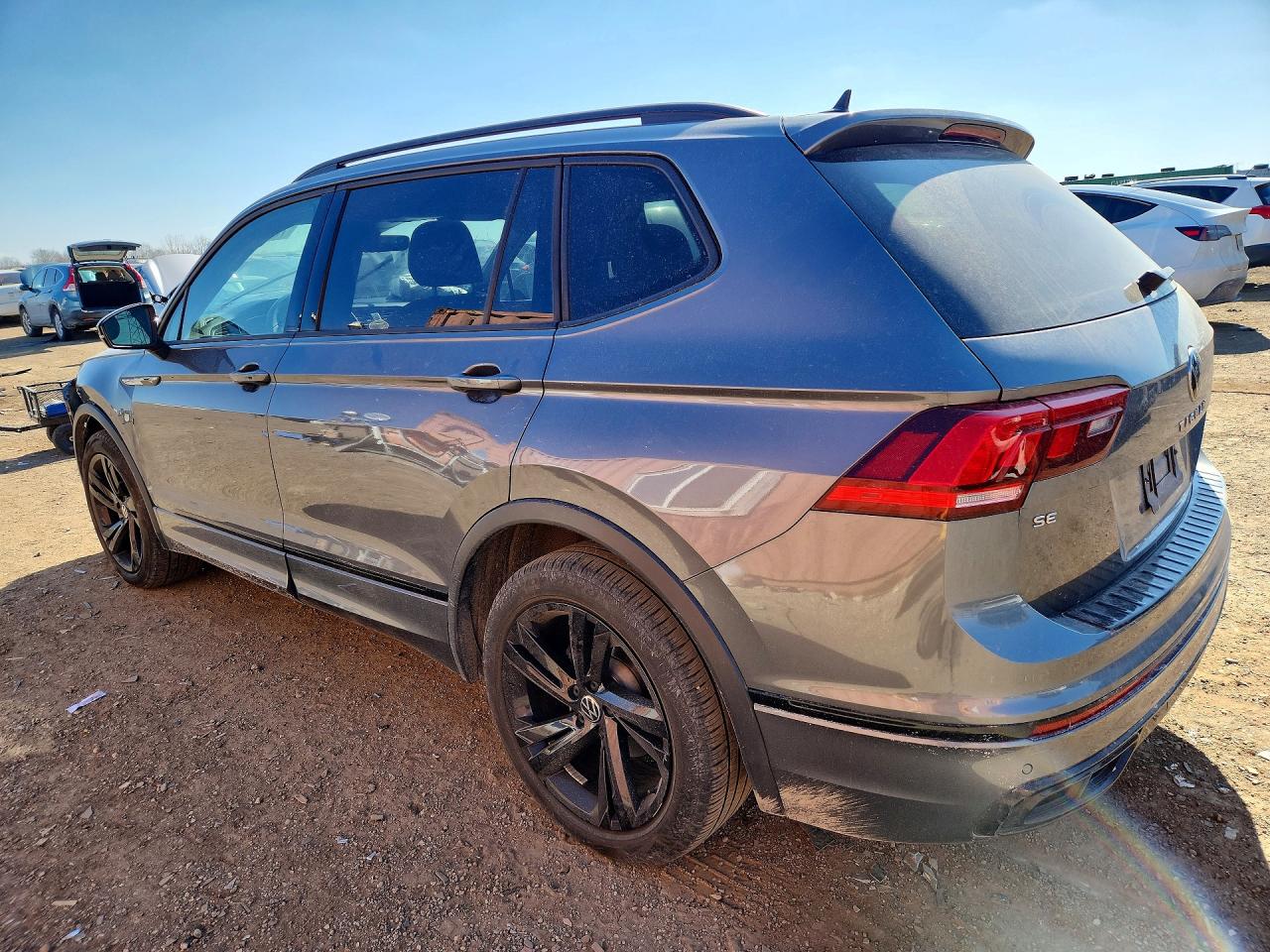 2024 VOLKSWAGEN TIGUAN SE R-LINE BLACK photo 2