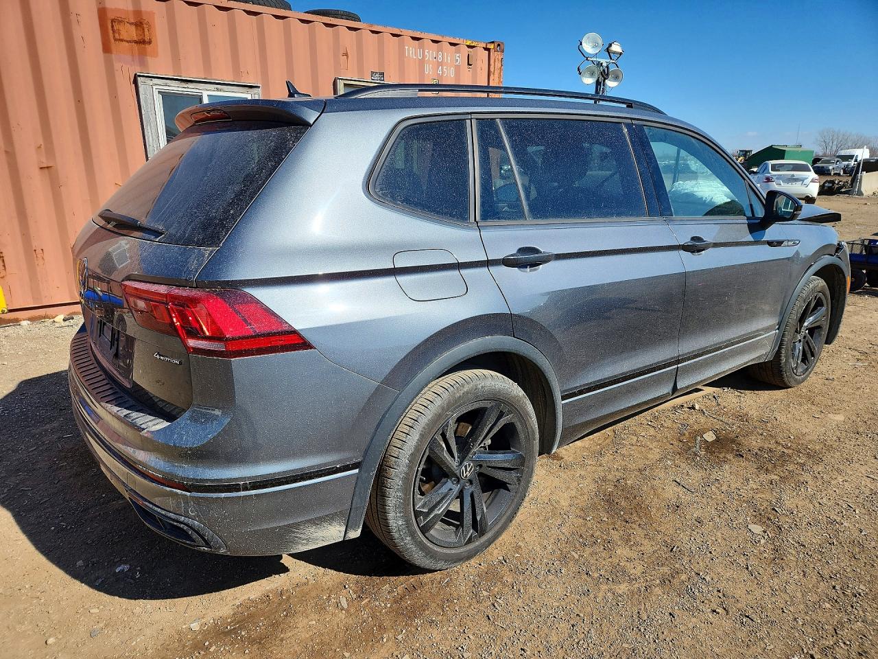 2024 VOLKSWAGEN TIGUAN SE R-LINE BLACK photo 3