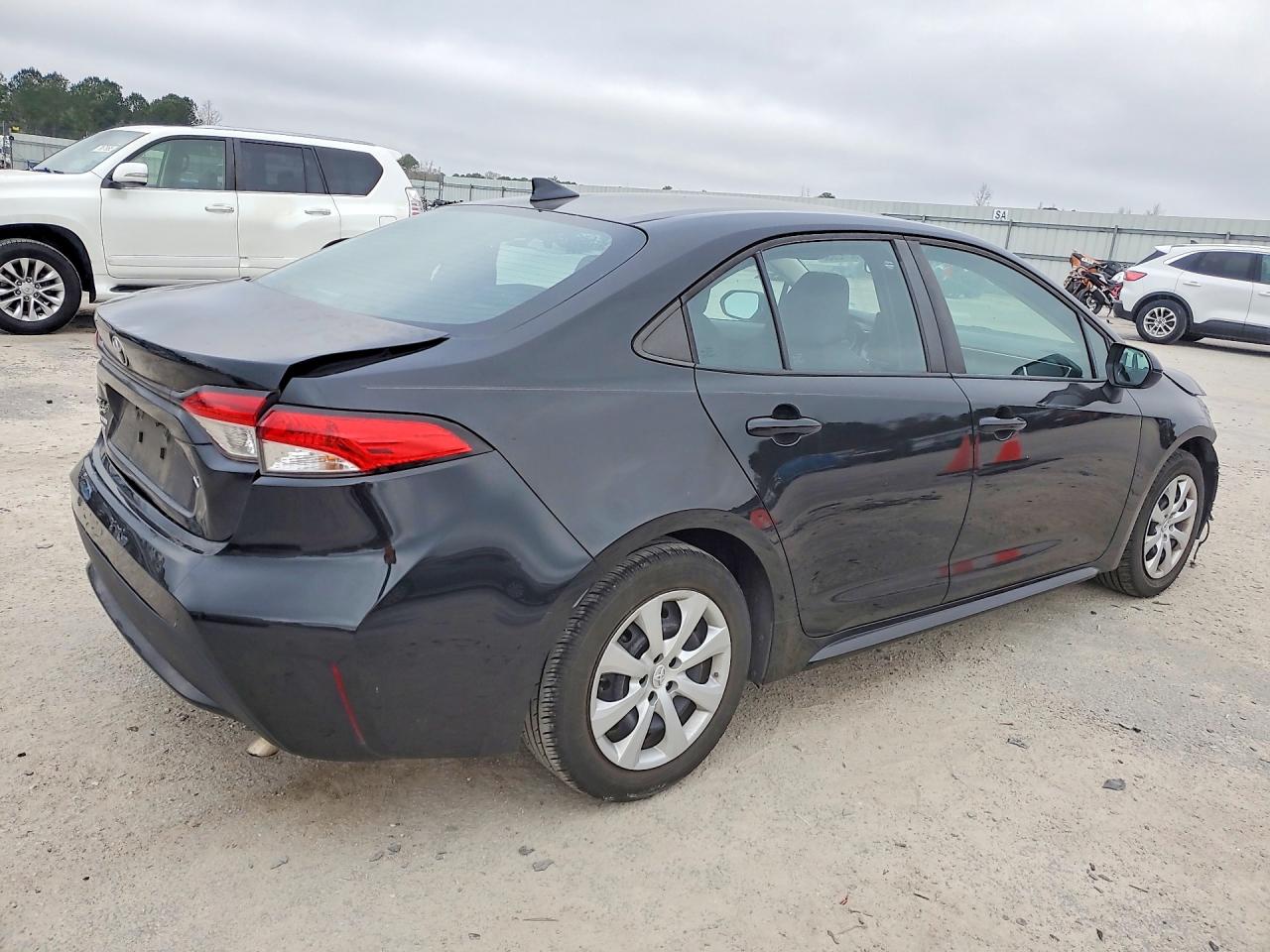 2022 TOYOTA COROLLA LE photo 3