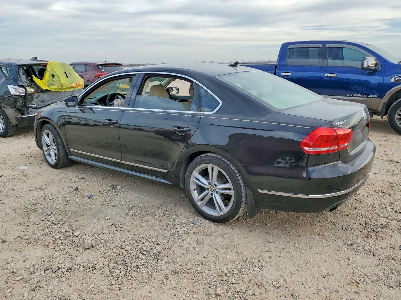 2014 VOLKSWAGEN PASSAT SEL photo 3