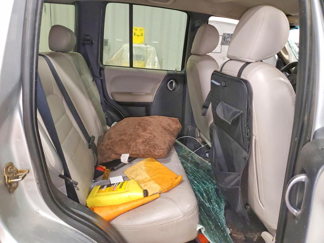 2004 JEEP LIBERTY LIMITED photo 11