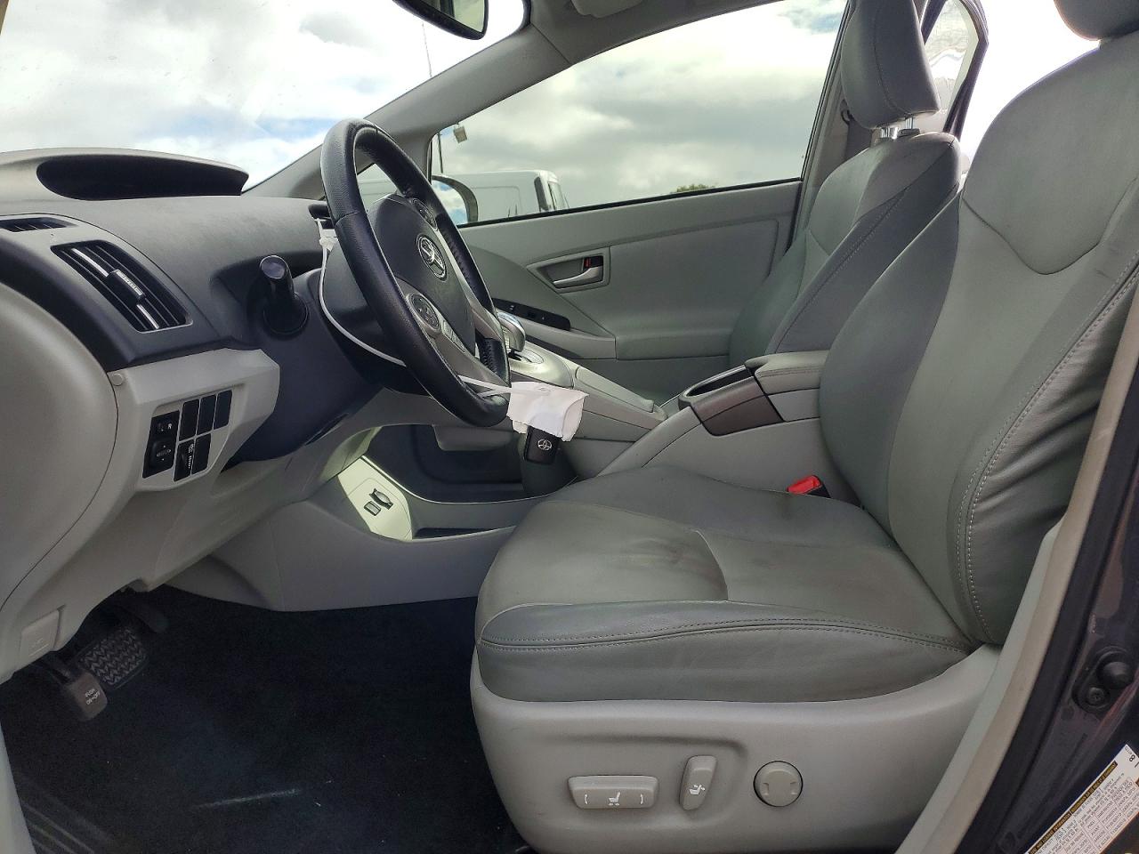 2013 TOYOTA PRIUS photo 19