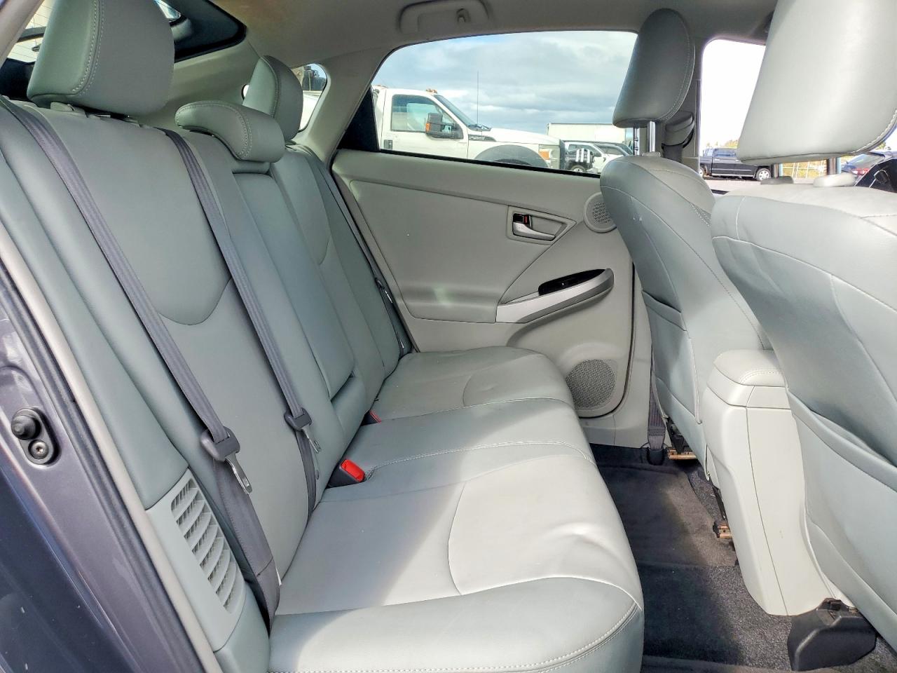 2013 TOYOTA PRIUS photo 28