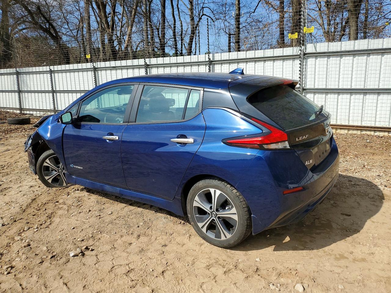 2018 NISSAN LEAF SV photo 3
