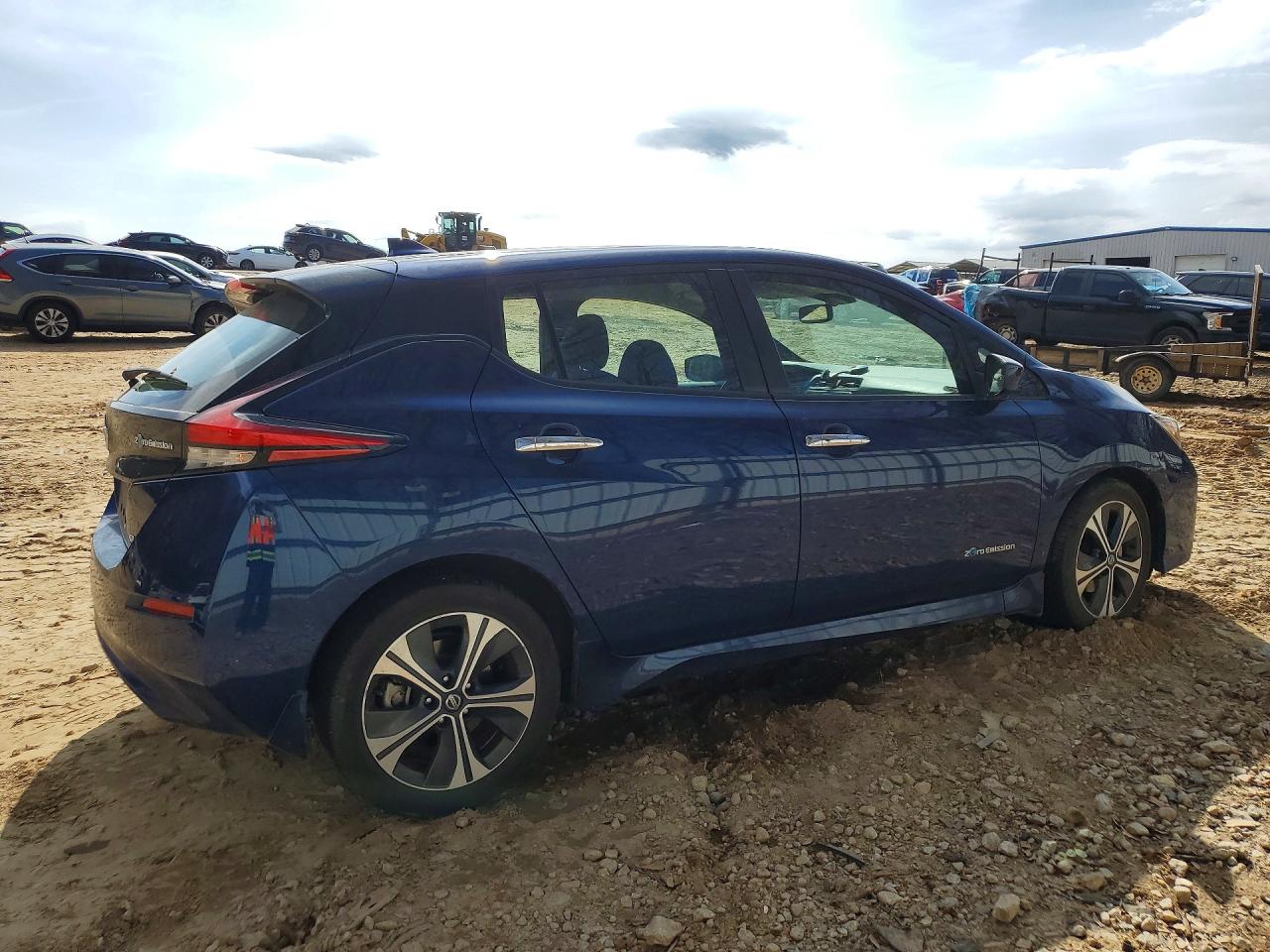 2018 NISSAN LEAF SV photo 5