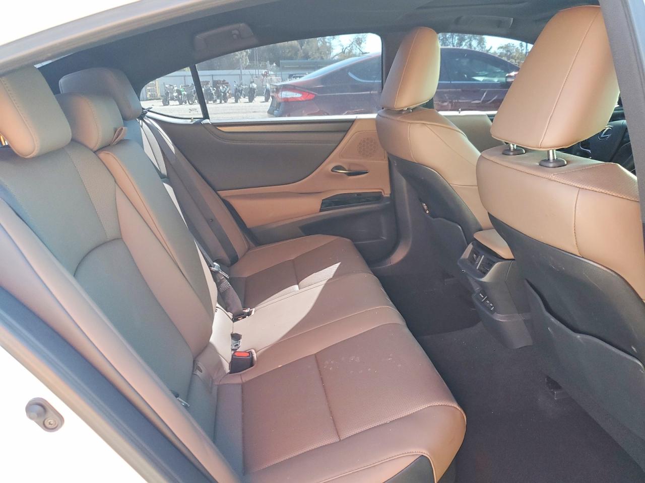 2025 LEXUS ES 300H BASE photo 10