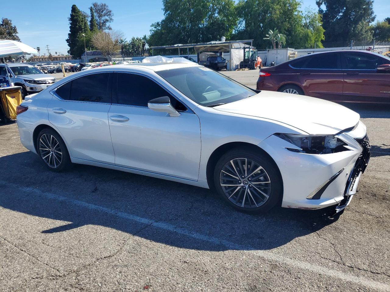 2025 LEXUS ES 300H BASE photo 4