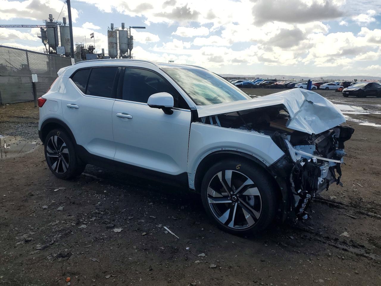 2023 VOLVO XC40 ULTIMATE photo 4