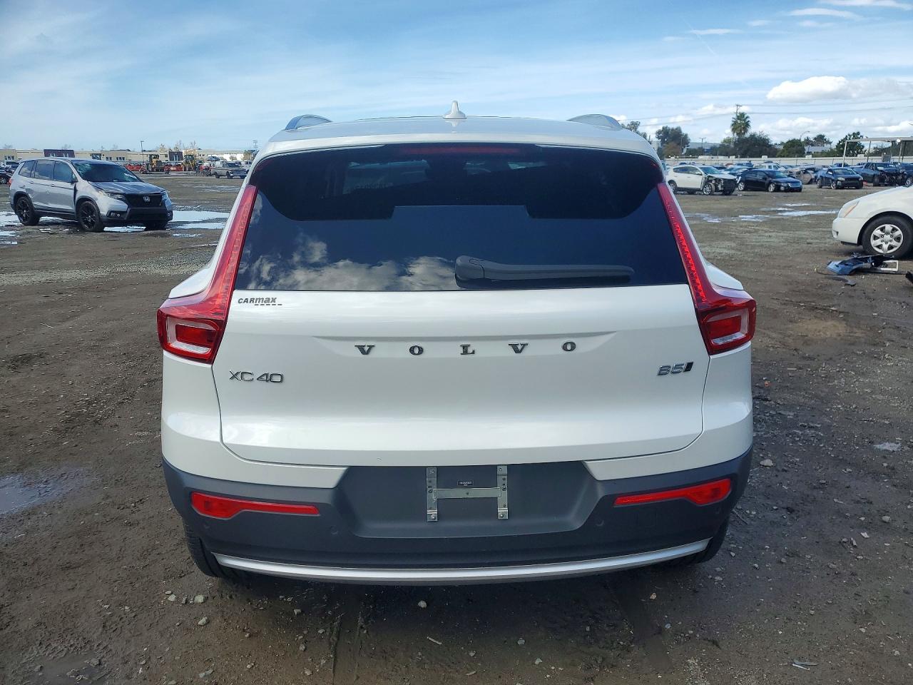 2023 VOLVO XC40 ULTIMATE photo 6