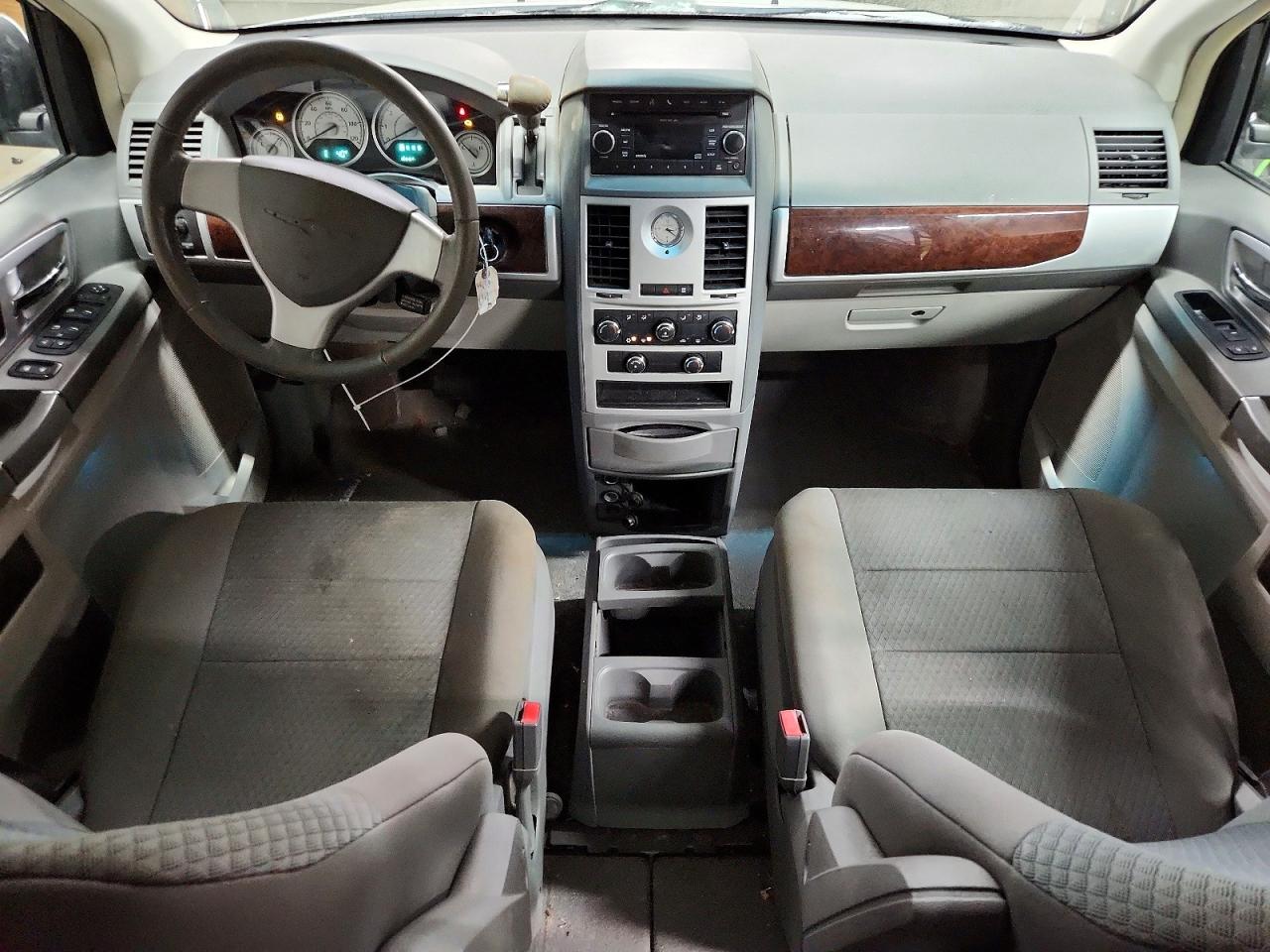 2010 CHRYSLER TOWN & COUNTRY TOURING photo 15