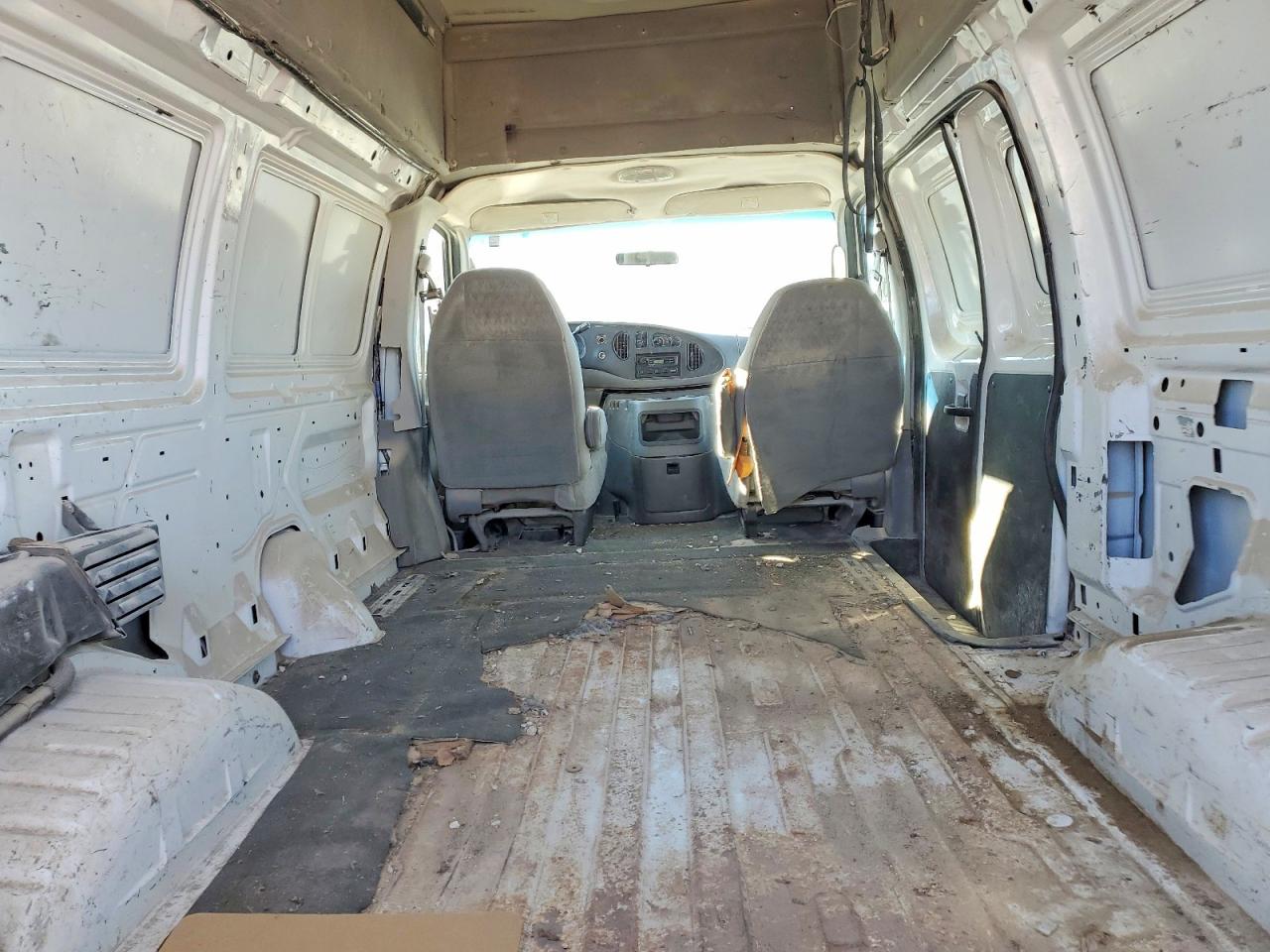 2005 FORD E250 DELIVERY VAN photo 10