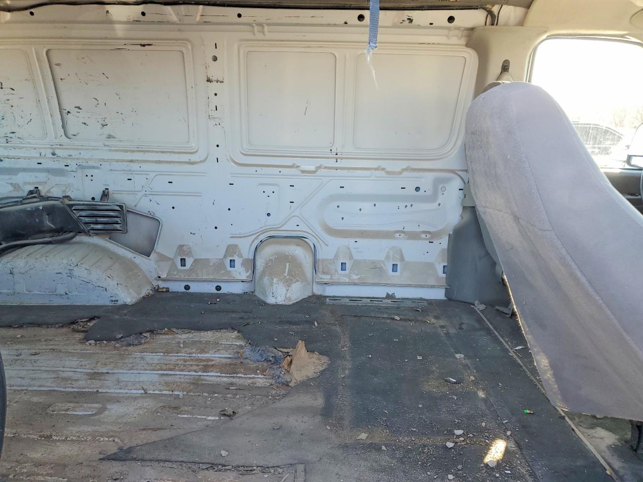 2005 FORD E250 DELIVERY VAN photo 11