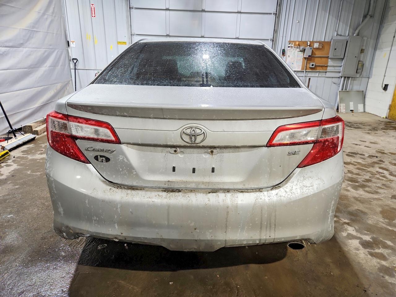 2012 TOYOTA CAMRY SE photo 11