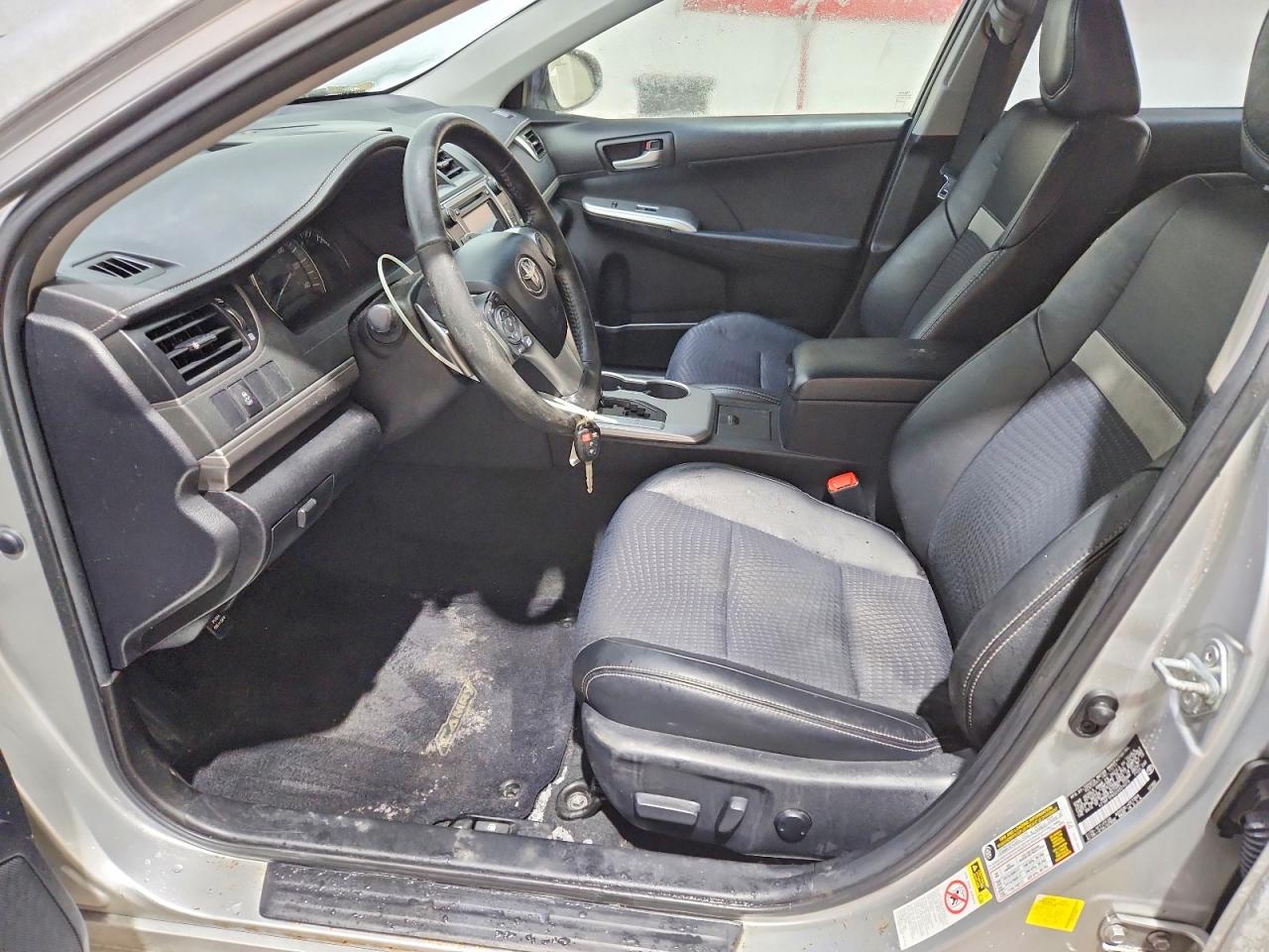 2012 TOYOTA CAMRY SE photo 13