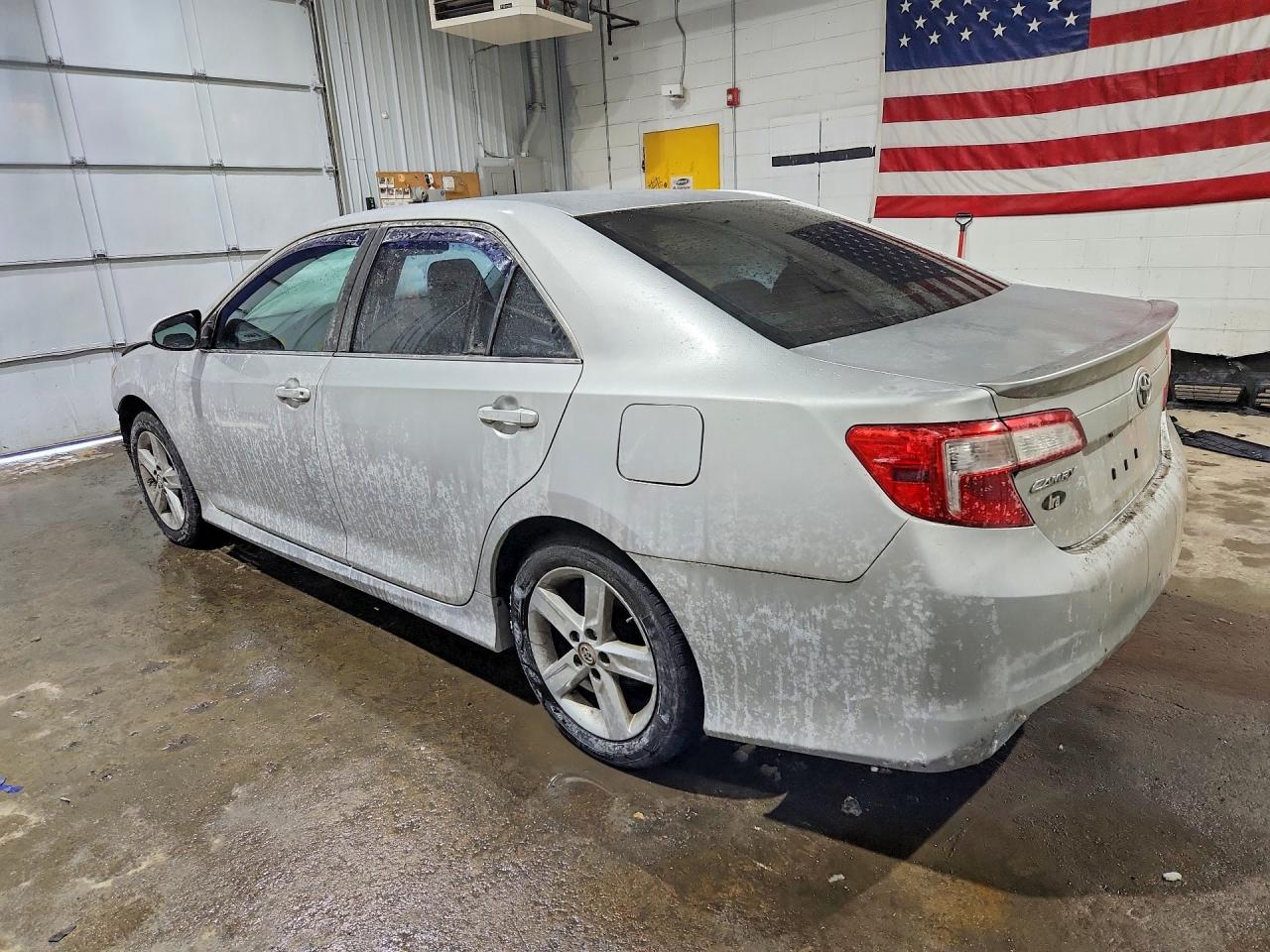 2012 TOYOTA CAMRY SE photo 3