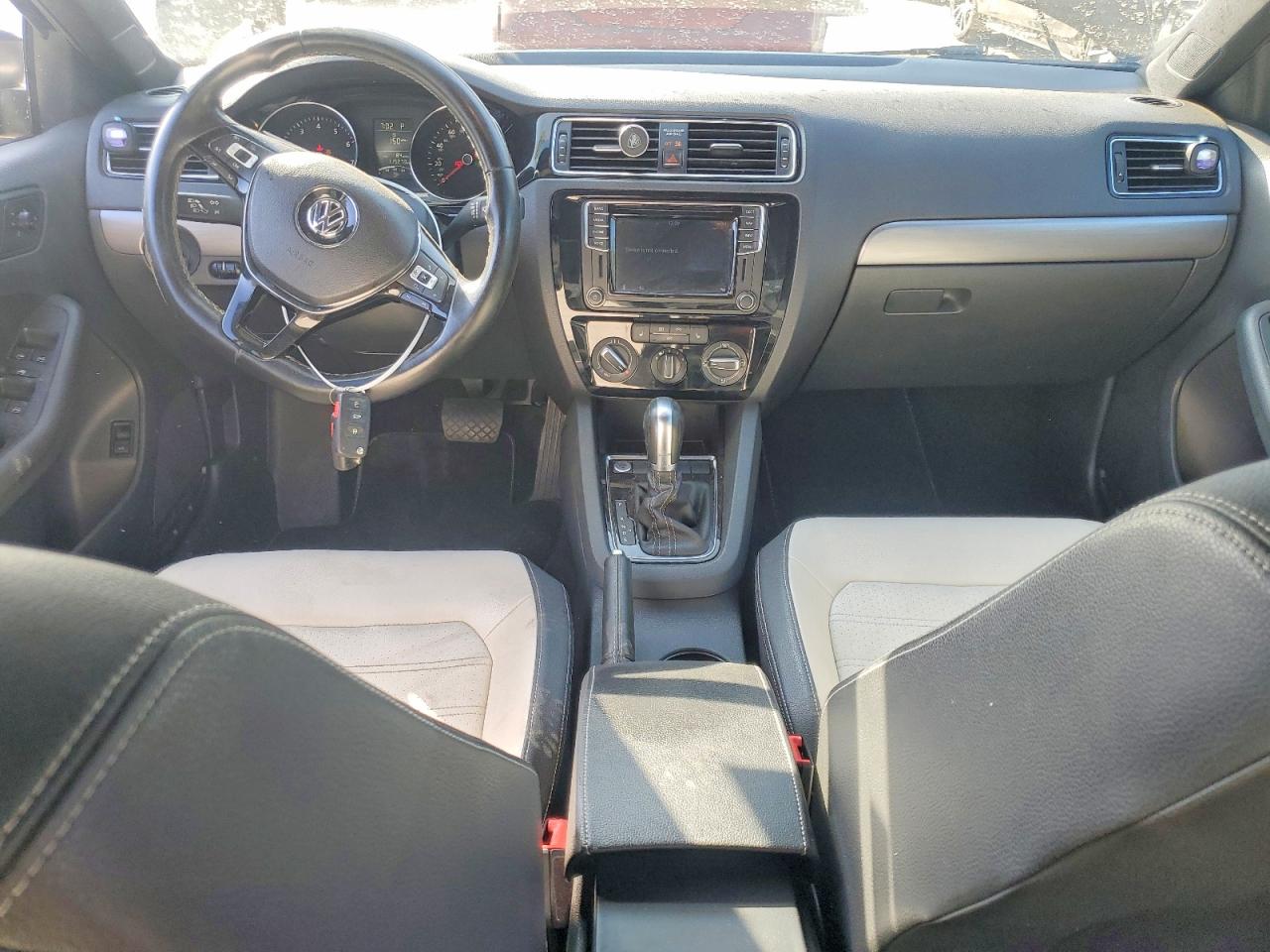 2016 VOLKSWAGEN JETTA SPORT photo 8