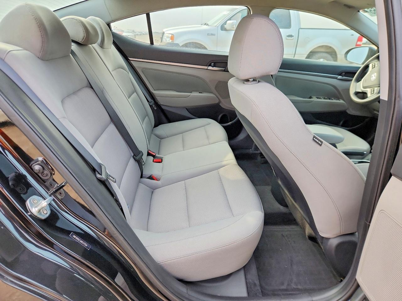 2018 HYUNDAI ELANTRA photo 10