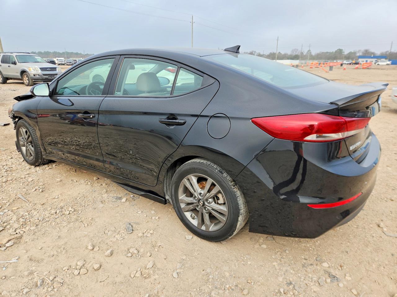 2018 HYUNDAI ELANTRA photo 2