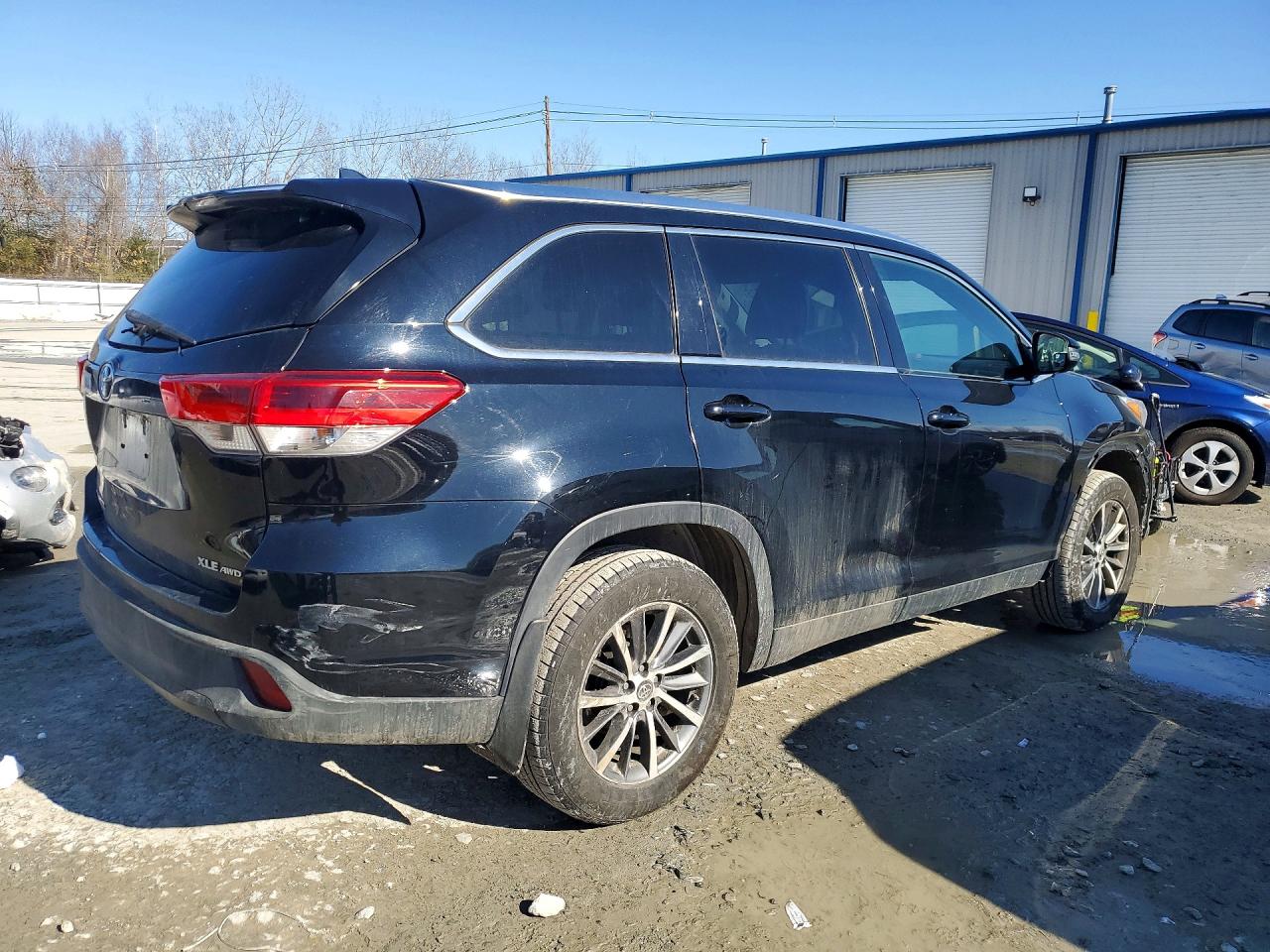 2019 TOYOTA HIGHLANDER XLE photo 3