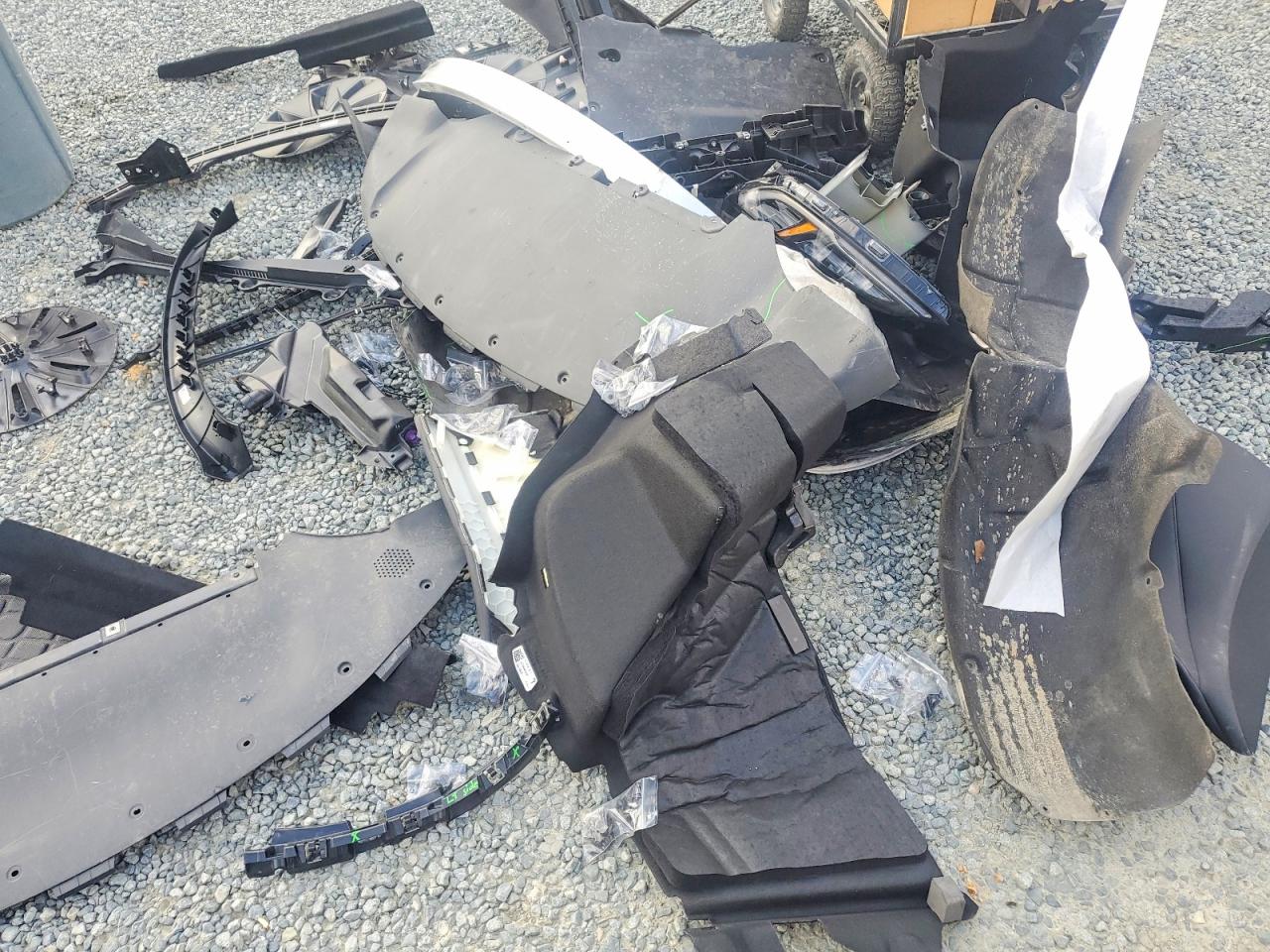 2024 TESLA MODEL 3 photo 34