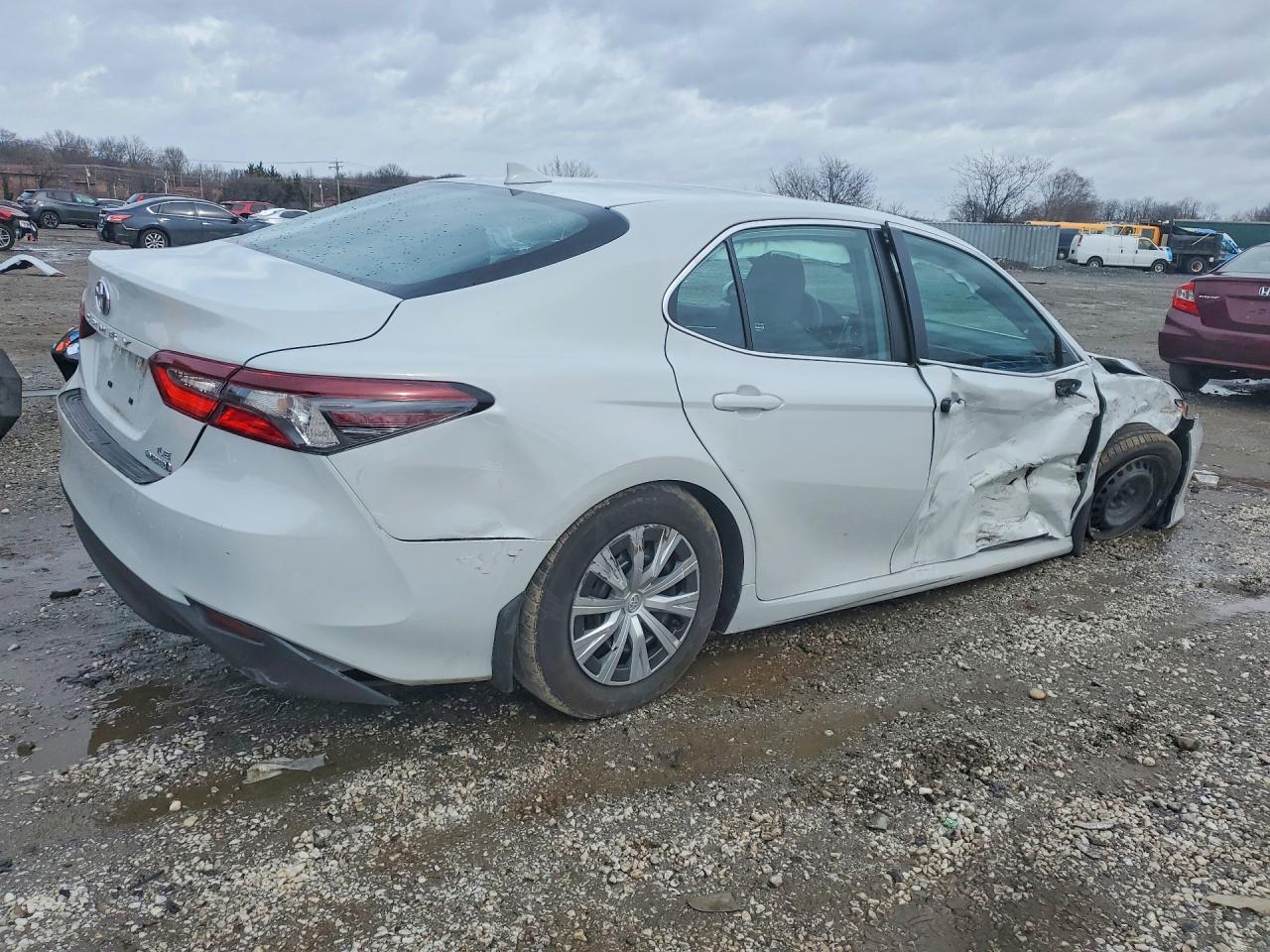2023 TOYOTA CAMRY LE photo 3
