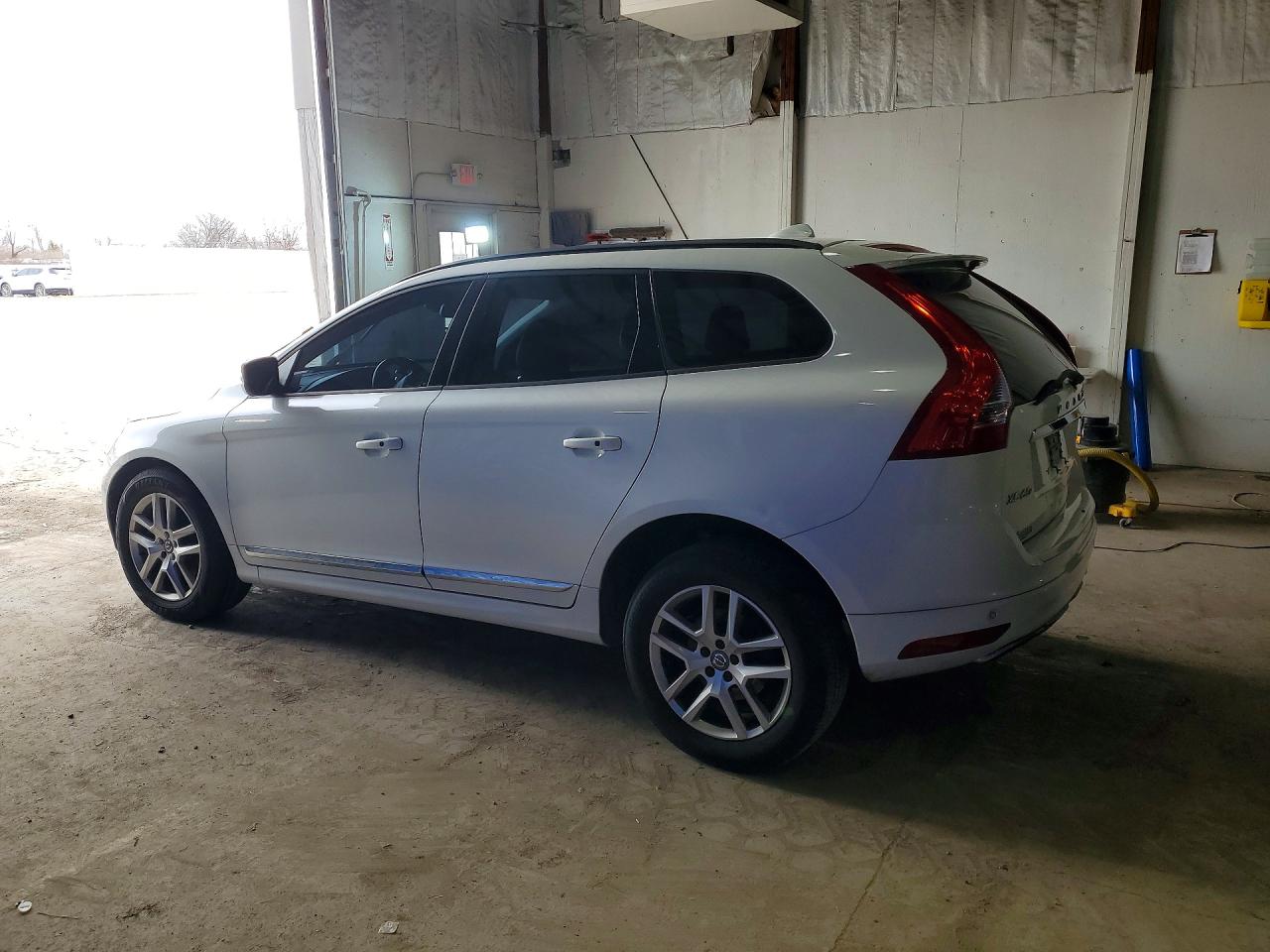2017 VOLVO XC60 T5 photo 2