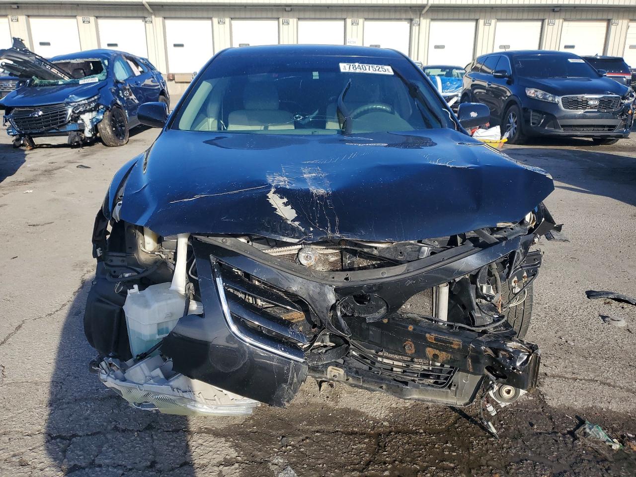 2011 TOYOTA CAMRY photo 9